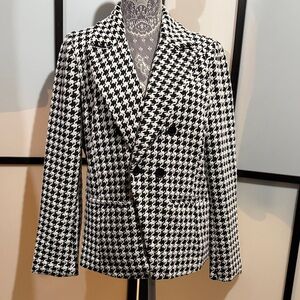 Chic Houndstooth Double-Breasted Blazer